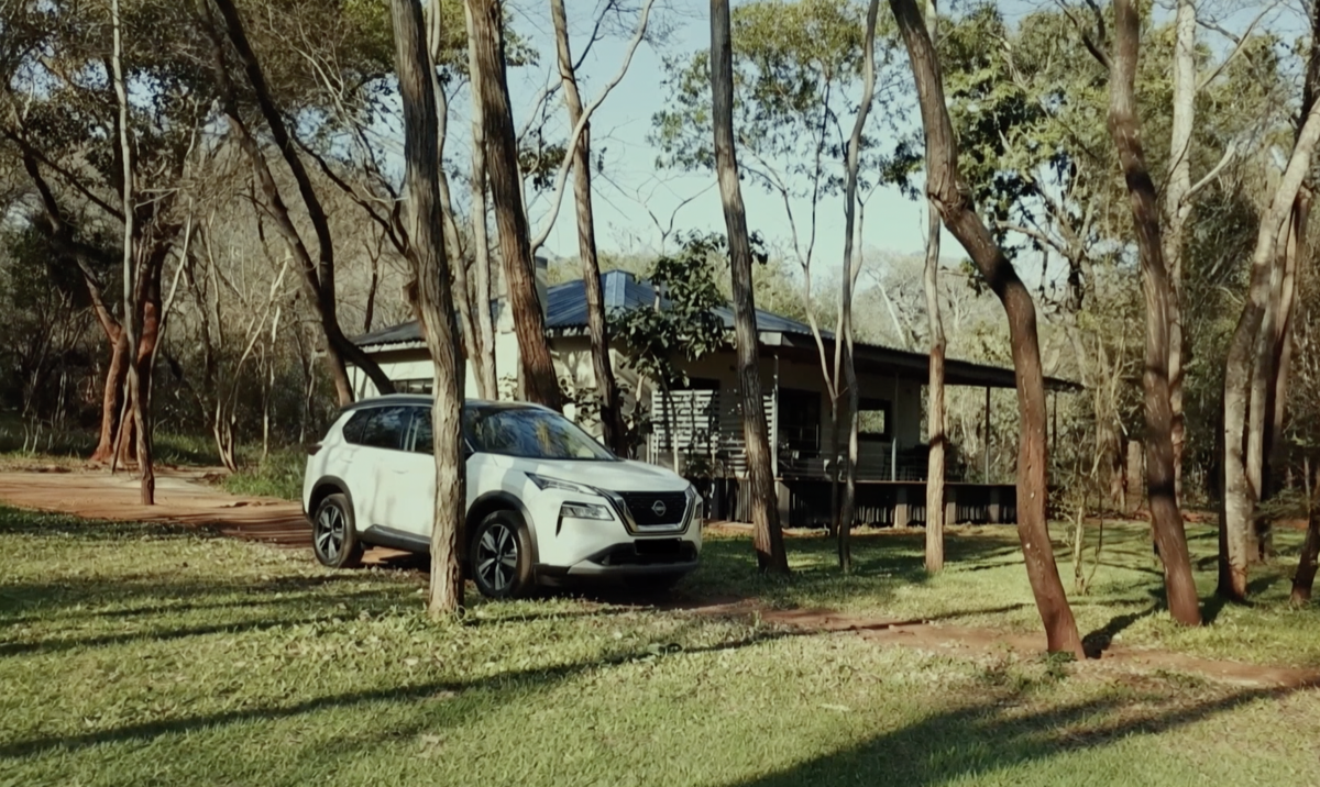 Nissan Xtrail SUV available to hire with a Woodlands stay