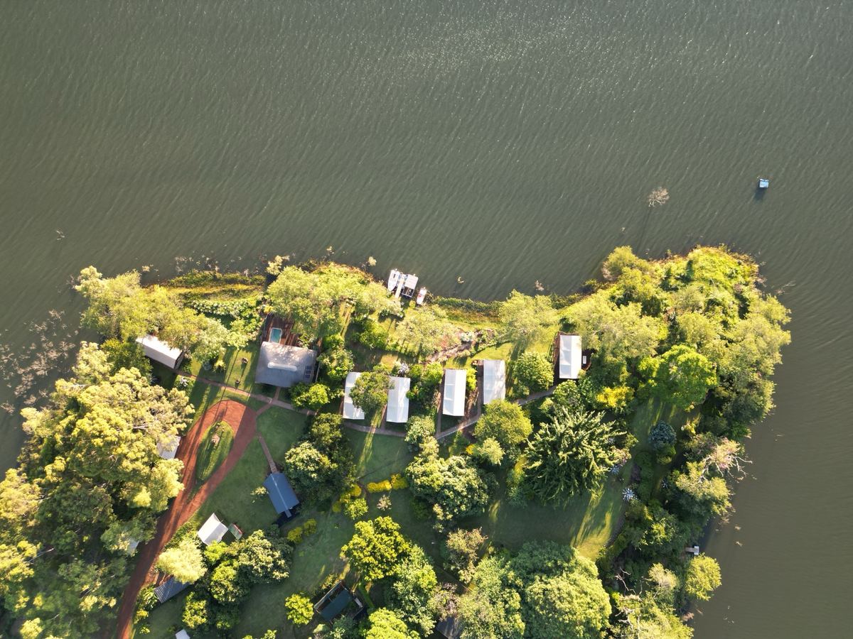 Romelda Retreat tented lodge on Lake Mutirikwi